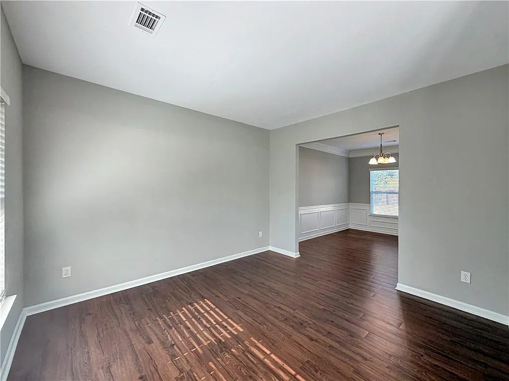 4 bed, 2.5 bath, 2410 sqft, $2,500 — Photo 4