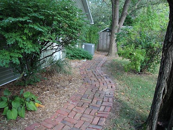 3rd image of 240 N Moonglow Ln
