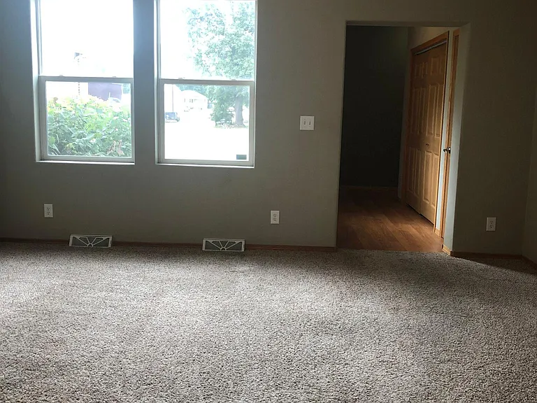 603 Utica St — Photo 12