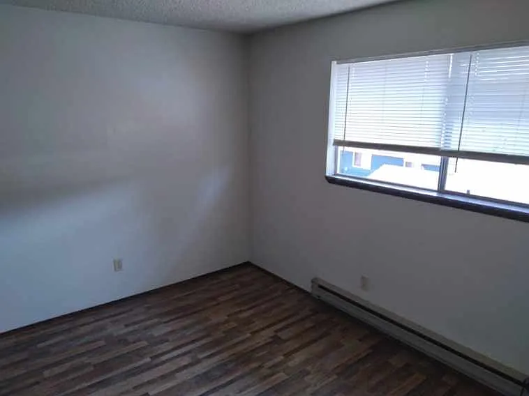 933 Anderson Ave — Photo 5