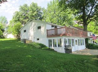 58811 Edgewood Dr, Three Rivers, MI 49093