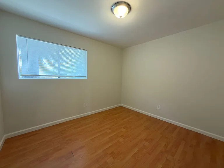 900 Alvarez Ave — Photo 11