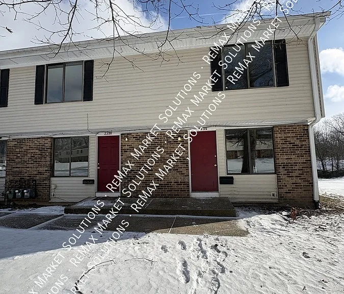 2398 Echo Valley Dr — Photo 1