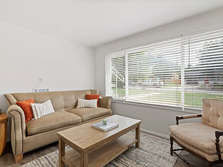 2506 Lelaray St — Photo 18