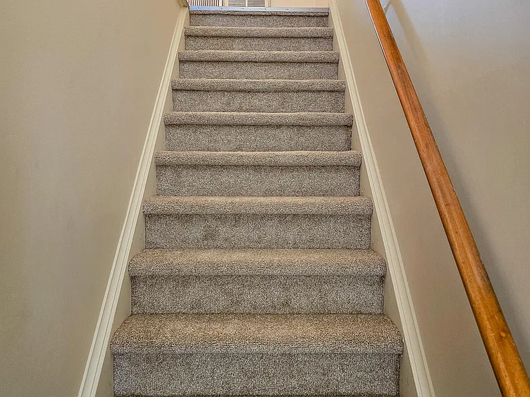 1302 Bradley Ct — Photo 3