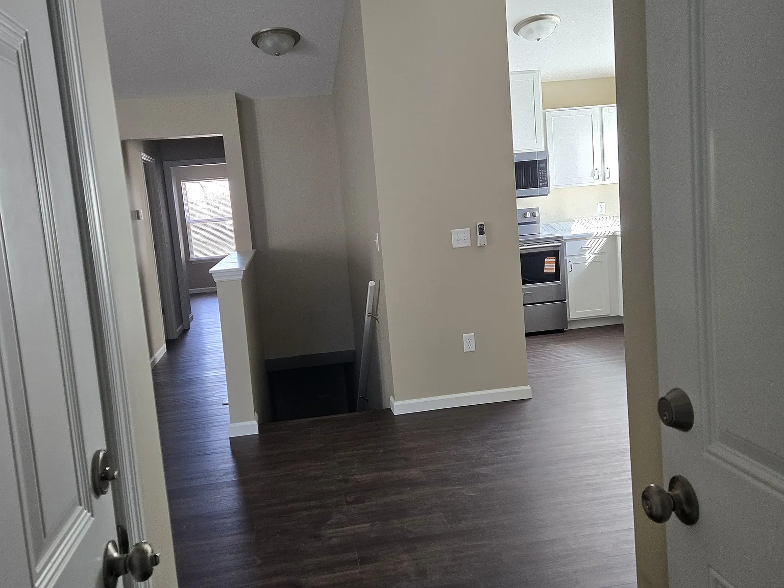 2 bed, 1000 sqft, $1,900 — Photo 3