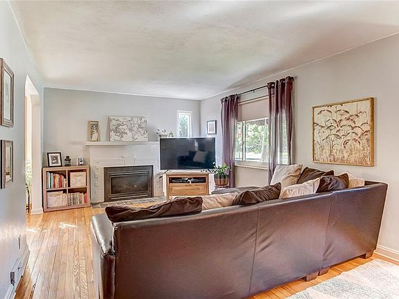 4th image of 721 Greenmount Blvd