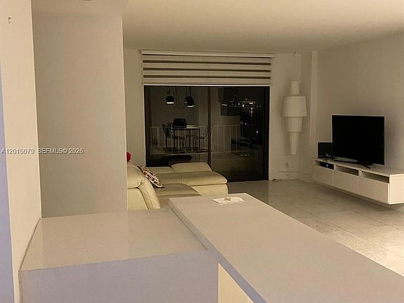 4th image of 200 SE 15th Rd APT 7I
