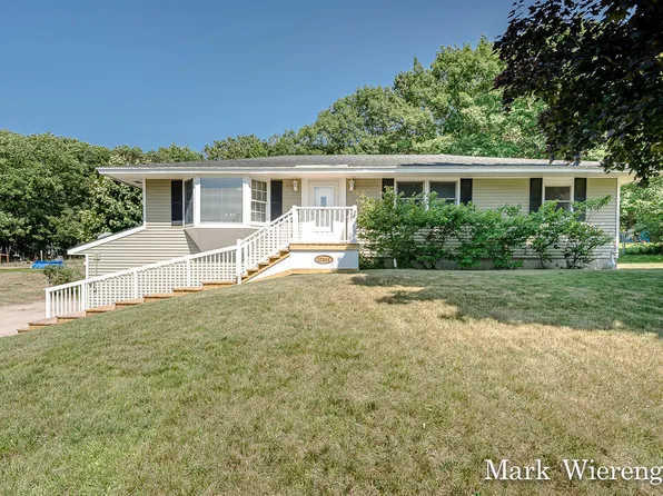 17616 Navaho Dr, Spring Lake, MI 49456
