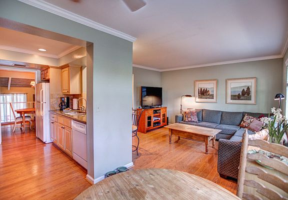 3rd image of 11824 Moorpark St APT C