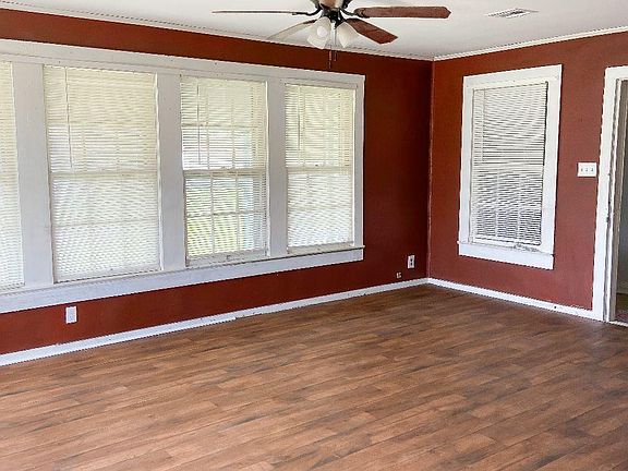 3rd image of 615 Parkway Dr