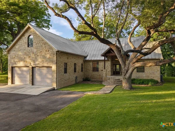 302 Guadalupe River Dr, Seguin, TX 78155