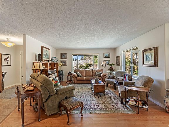 3rd image of 1474 Ridgemount Dr
