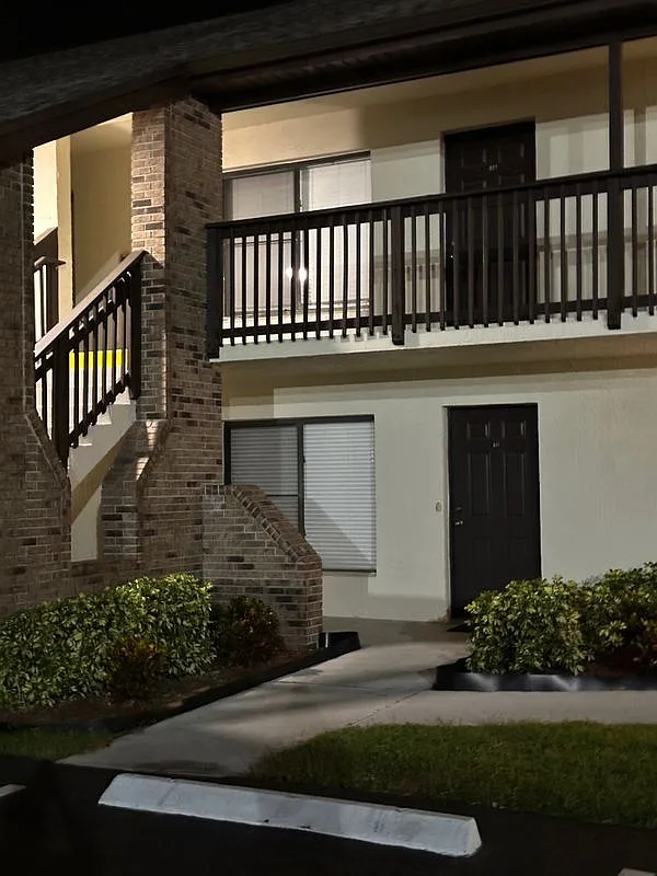 2 bed, 2.0 bath, 940 sqft, $1,850 — Photo 2