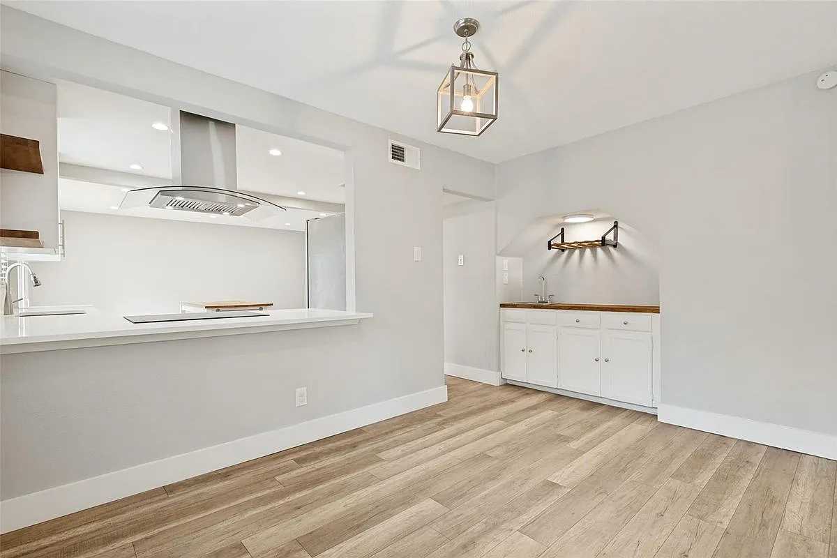 5 bed, 3.0 bath, 2112 sqft, $3,100 — Photo 3