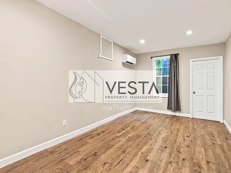 4 Farrwood Ave #8 — Photo 3