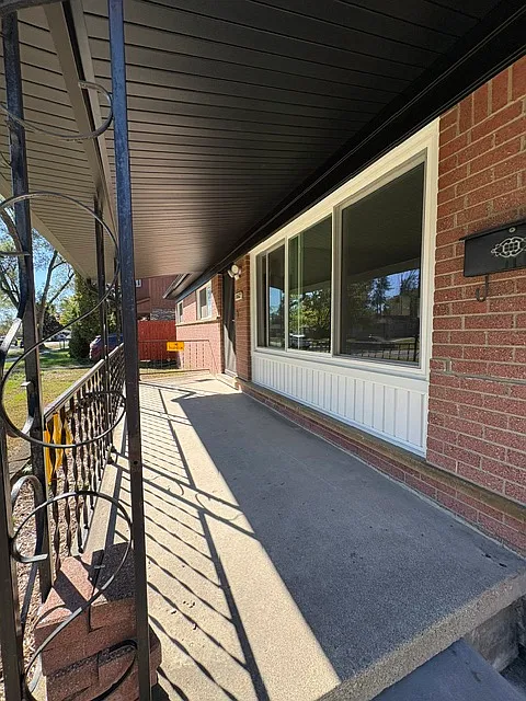 3 bed, 1040 sqft, $1,800 — Photo 2