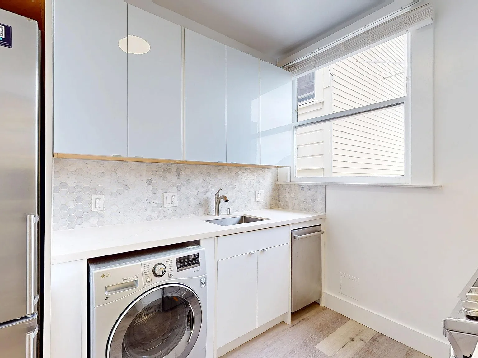 Top Floor Studio - 1055 Mason Street #16 - Laundry In Unit - Remodeled Kitchen — Photo 4