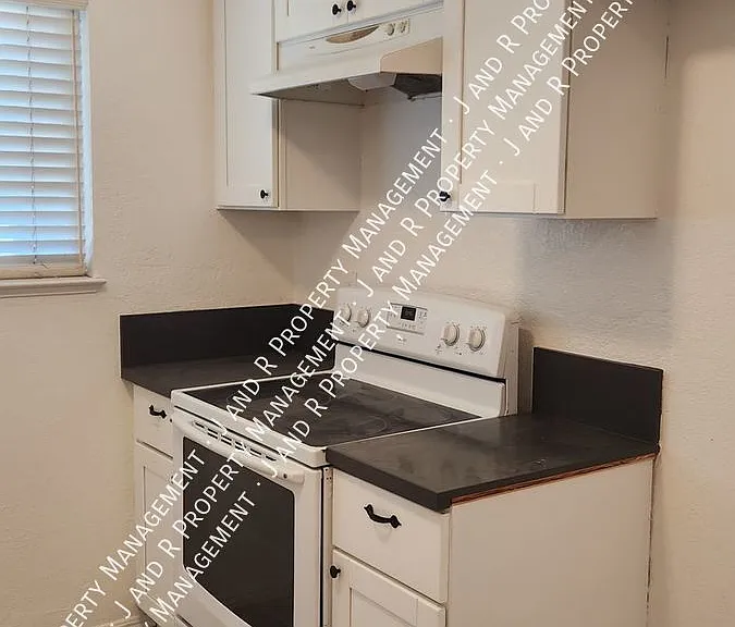 8084 Center Pkwy — Photo 4