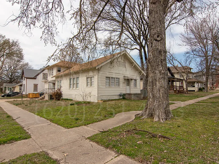 319 S 10th St — Photo 1