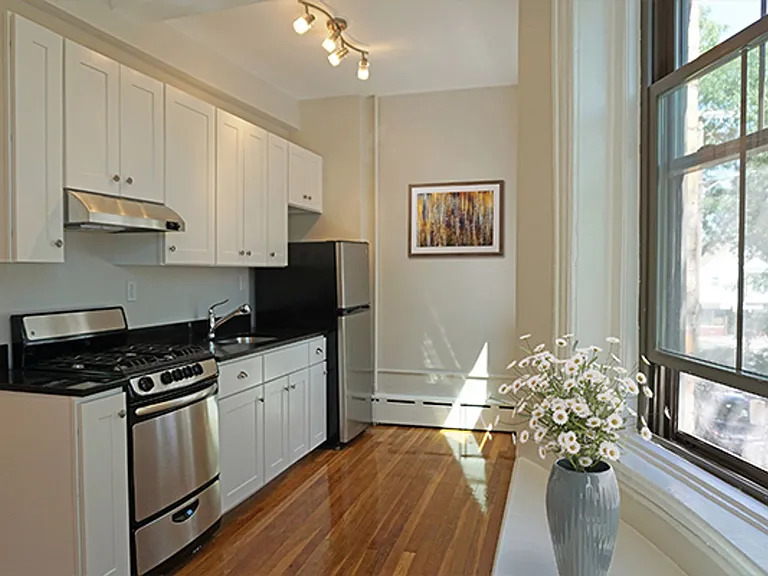 102 Willow St #2B — Photo 2