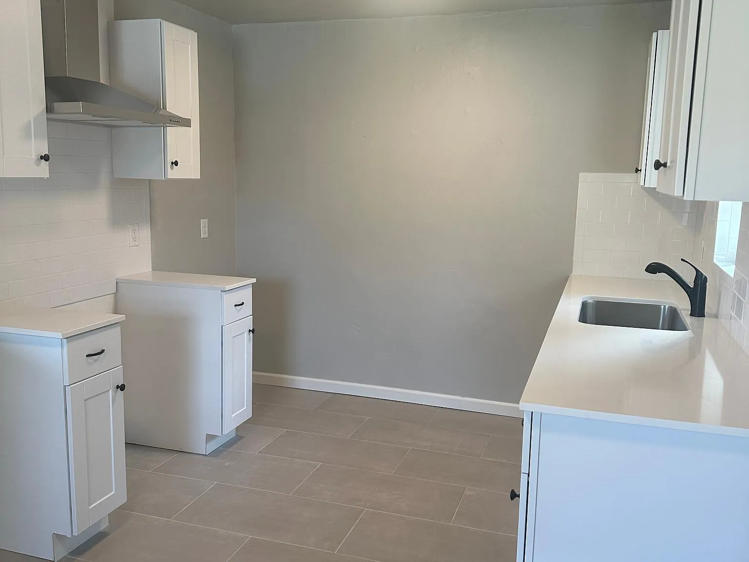 2020 Andover Ct — Photo 2