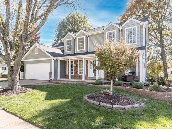 902 Palm Bay Dr, Ballwin, MO 63021