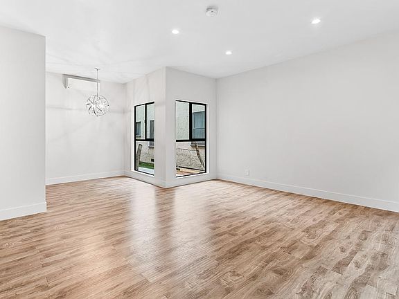 5th image of 7223 Willoughby Ave #A105