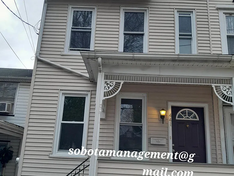 441 New St — Photo 1