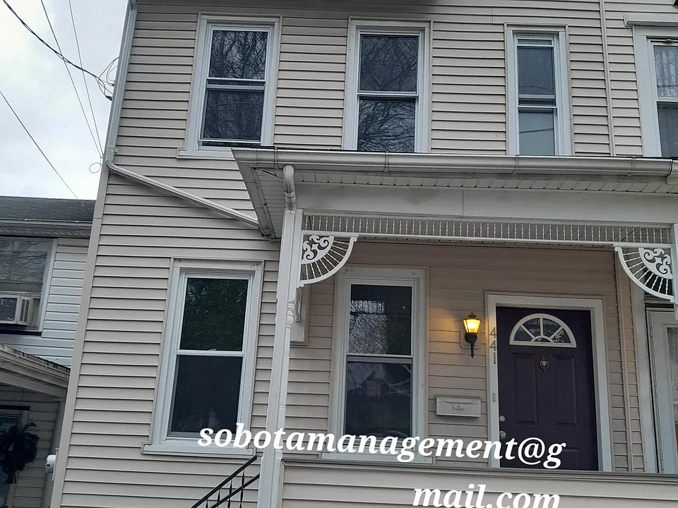 441 New St