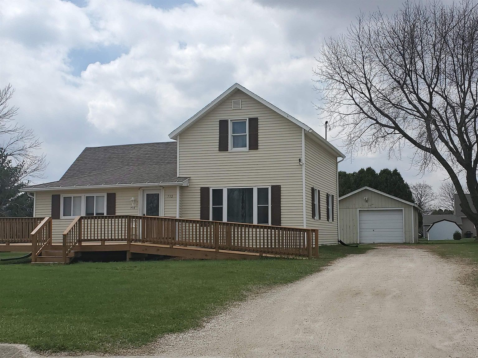712 3rd St SE, Cresco, IA 52136 Zillow