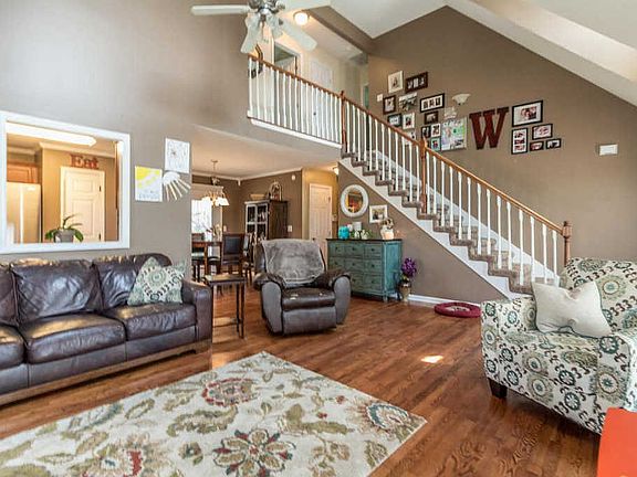 2nd image of 1829 Coffeetree Ln
