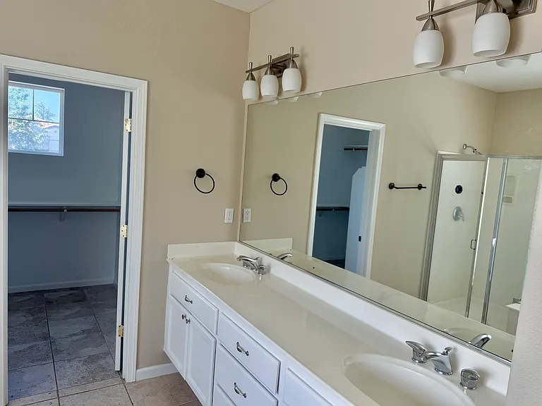 772 Sheffield Ln — Photo 9