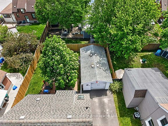 3rd image of 21 Wellington Cres