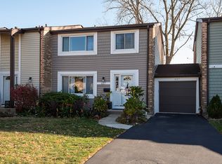 657 Lakeside Circle Dr, Wheeling, IL 60090