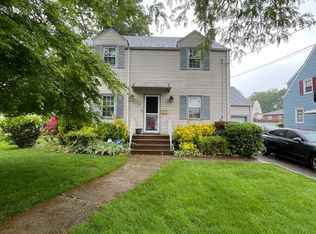 26 Fernwood Ter, Linden, NJ 07036