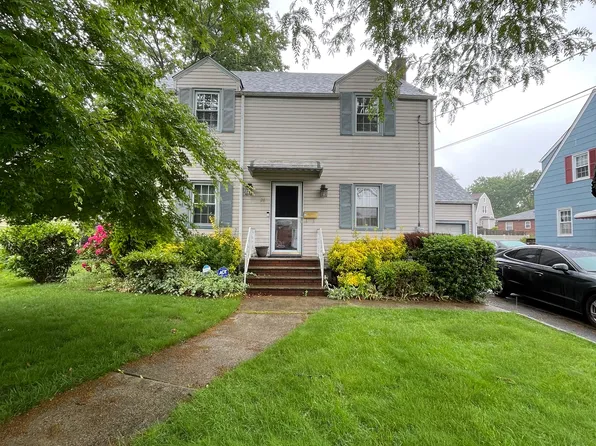 26 Fernwood Ter, Linden, NJ 07036