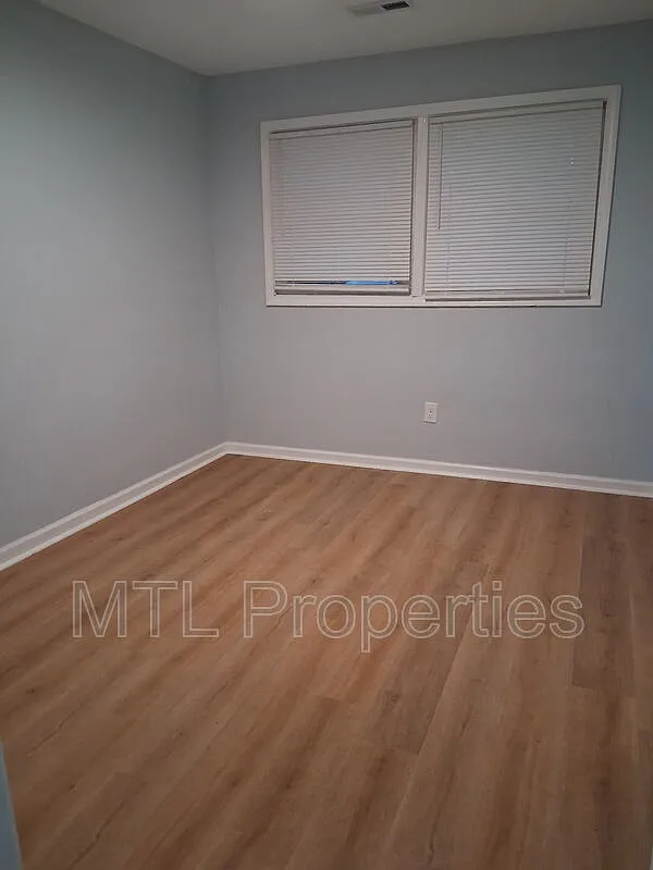 3 bed, 1.0 bath, 864 sqft, $1,650 — Photo 4