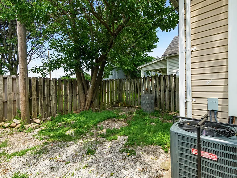 85 S Grubb St — Photo 34