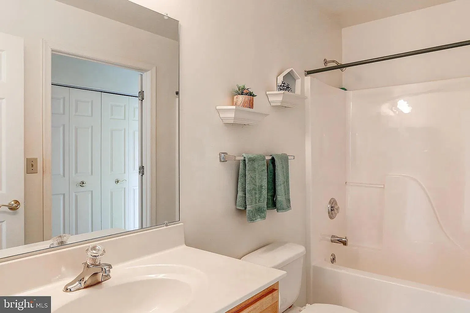 2 bed, 1226 sqft, $2,100 — Photo 2