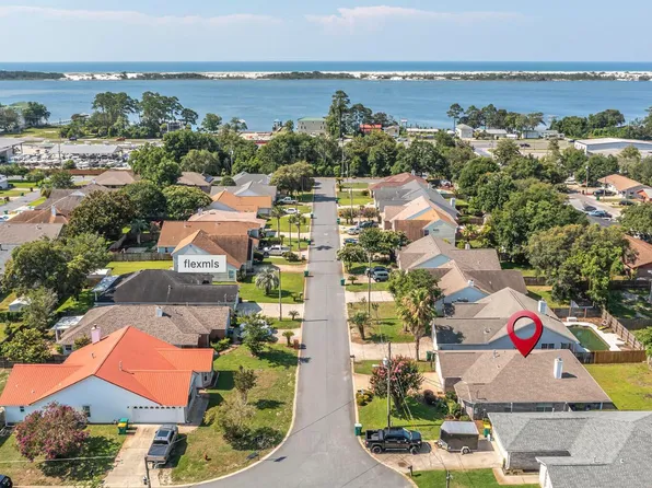 466 Rush Park Cir, Mary Esther, FL 32569