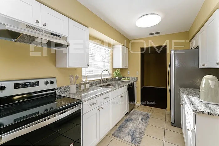 Building Photo - 6217 Doe Cir W
