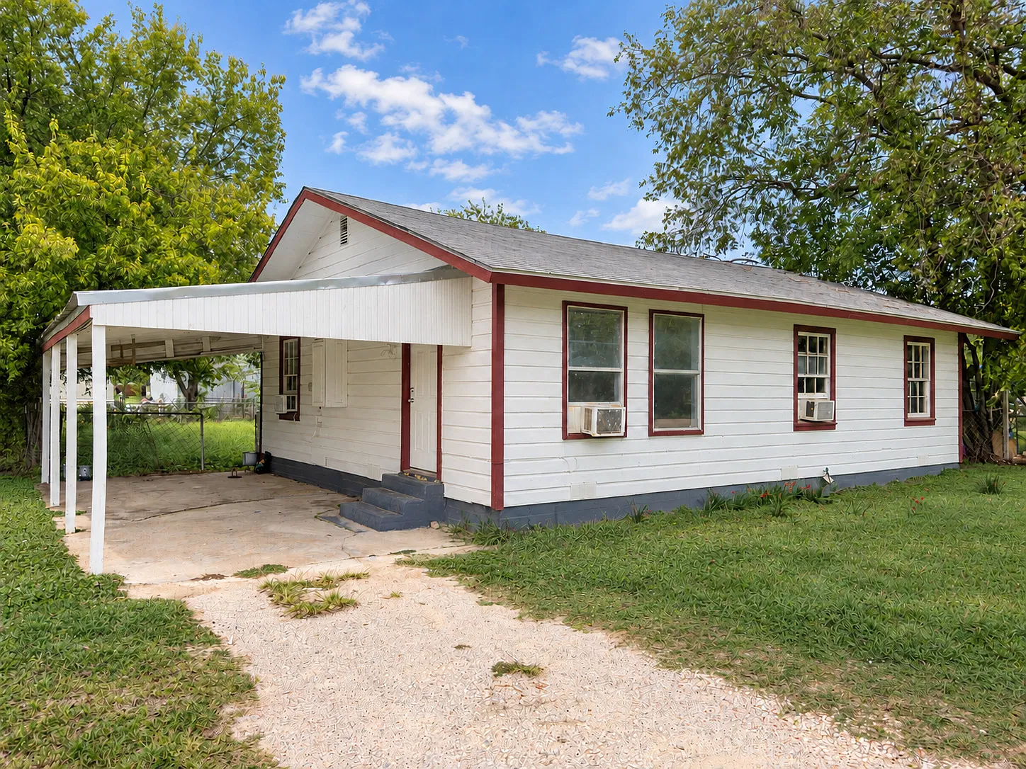 3 bed, $1,250 — Photo 1
