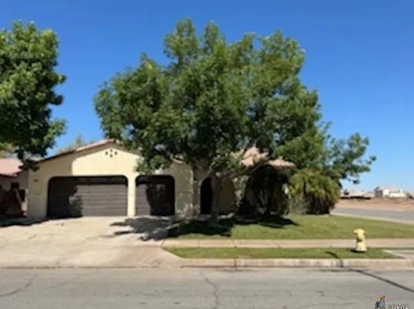 2802 Sandalwood Ct, El Centro, CA 92243