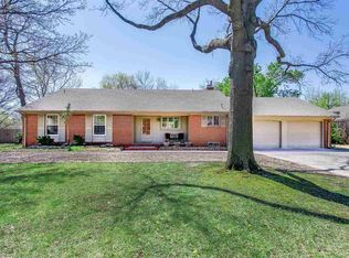 8021 E Mockingbird Ln, Wichita, KS 67207