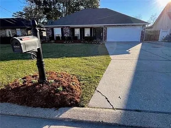 113 Ballay St, Belle Chasse, LA 70037