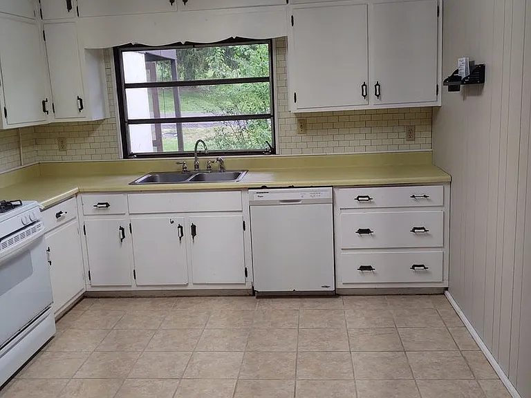 415 S Painter Rd — Photo 22