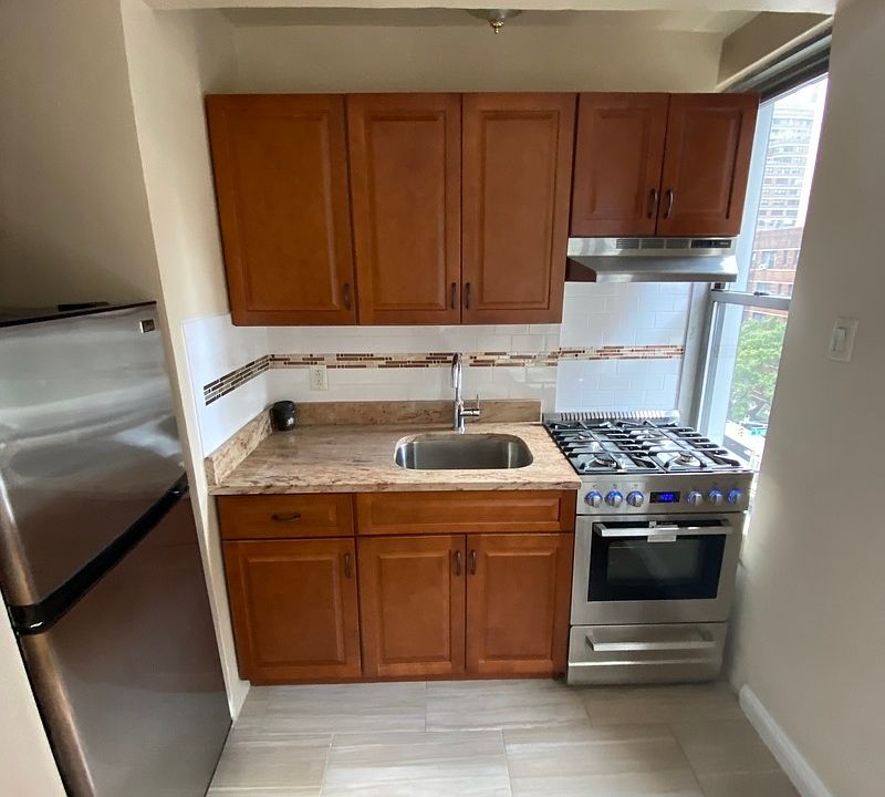 2nd image of 307 E 54th St #5M
