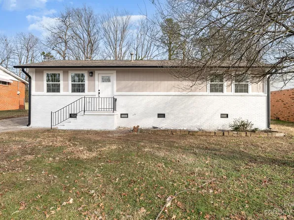 2442 Senior Dr, Charlotte, NC 28216