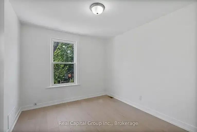 1968 Queen St E #1 — Photo 2